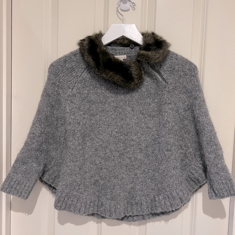 Fur collared girl sweater poncho